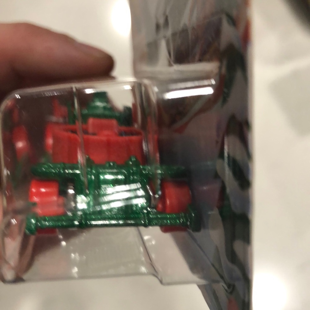 Hot Tub Toy Car - Red and Green - Picture 3 of 7